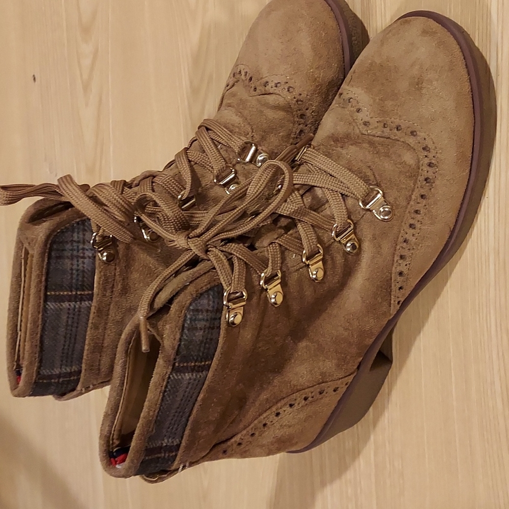 Women's Size 6.5 Tommy Hilfiger Brown Ankle Boots  Like New